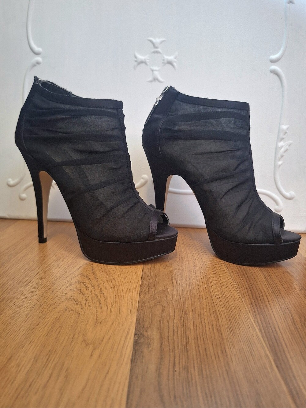 Chinese Laundry Stiletto High Heels Booties Peep Toe Chiffon Zip Back Size 5.5